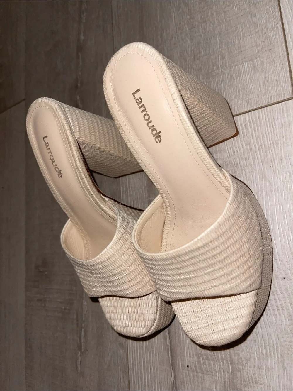 🥥🍨🍨Larroude Cream Woven Block Heel Sandals 5.5- worn once!🍨🍨🥥
